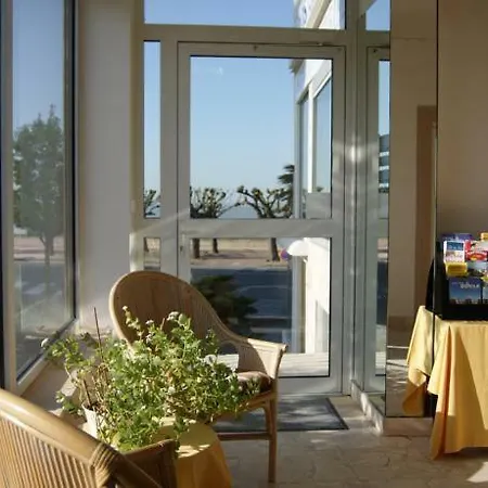 Hotel Les Embruns 2*