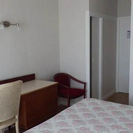 Les Embruns Отель 2*