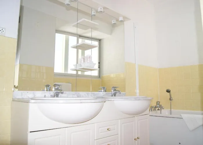 Les Embruns Отель Руайян