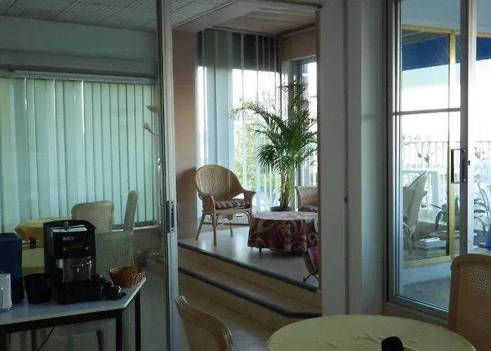 Les Embruns Отель