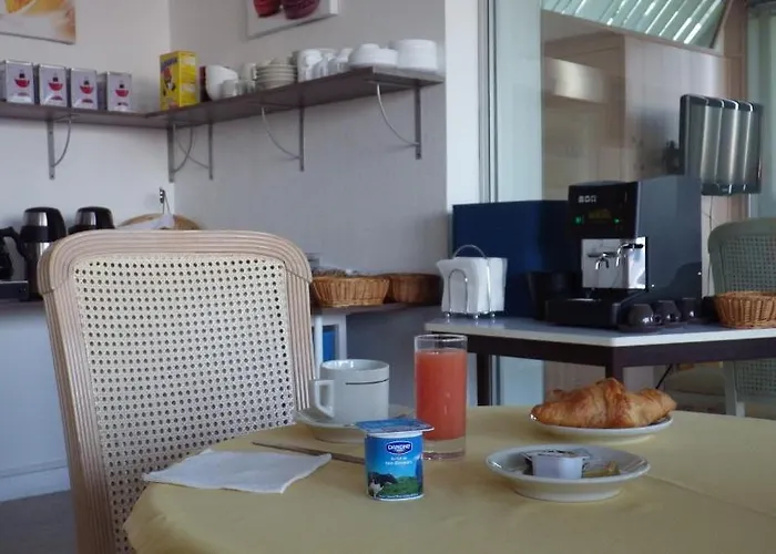 Les Embruns Отель Руайян