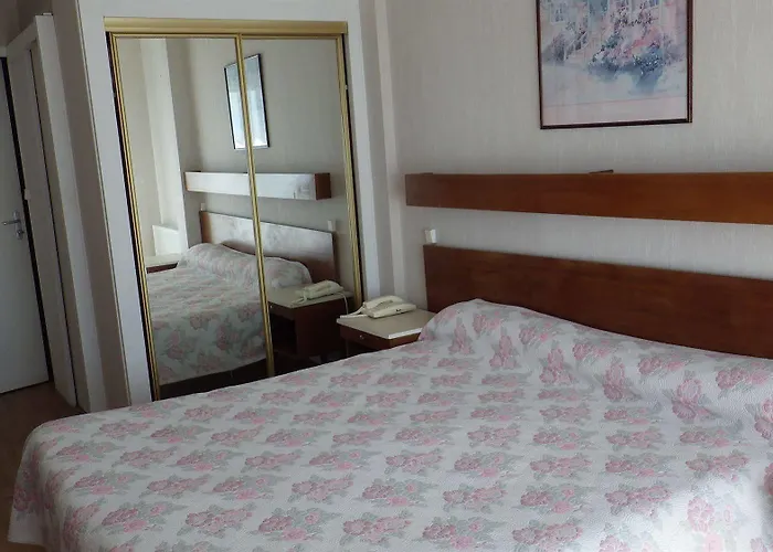 Les Embruns Отель Руайян