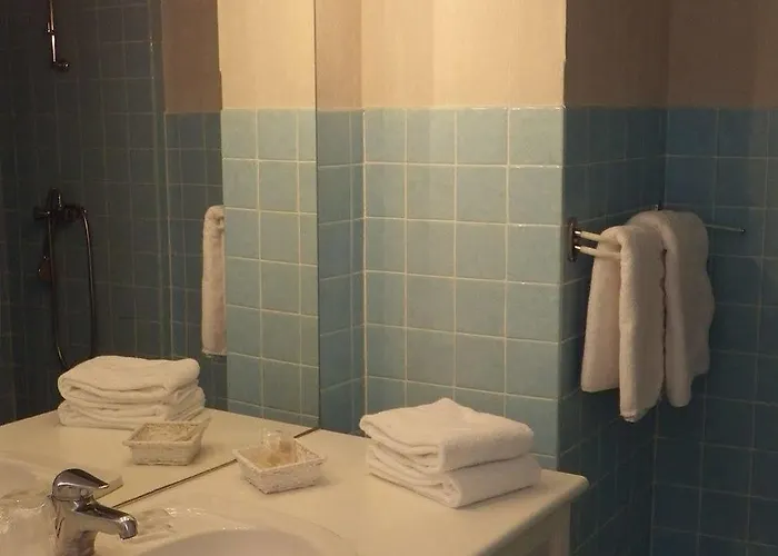 Les Embruns Отель