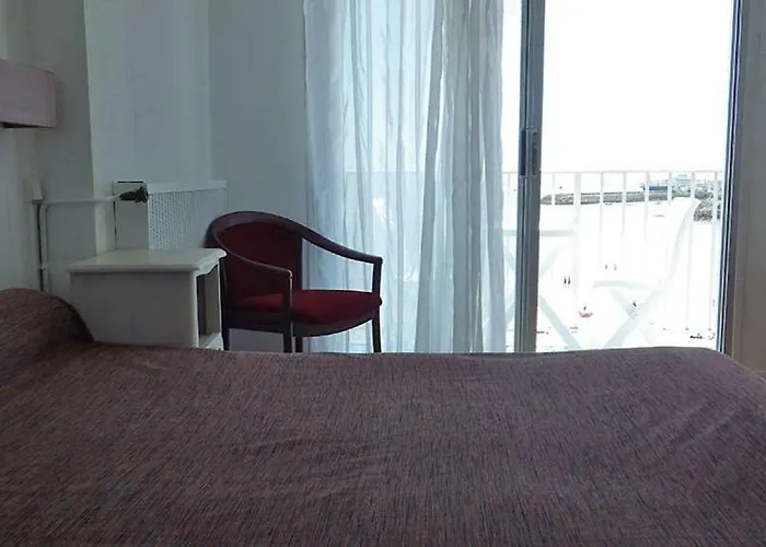 Отель Les Embruns Руайян